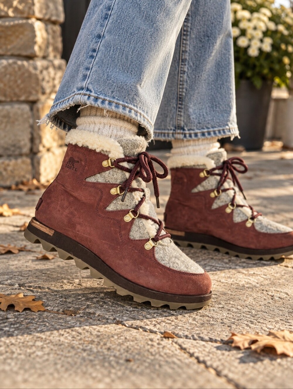 Sorel Sneakchic Alpine Boots Size 9